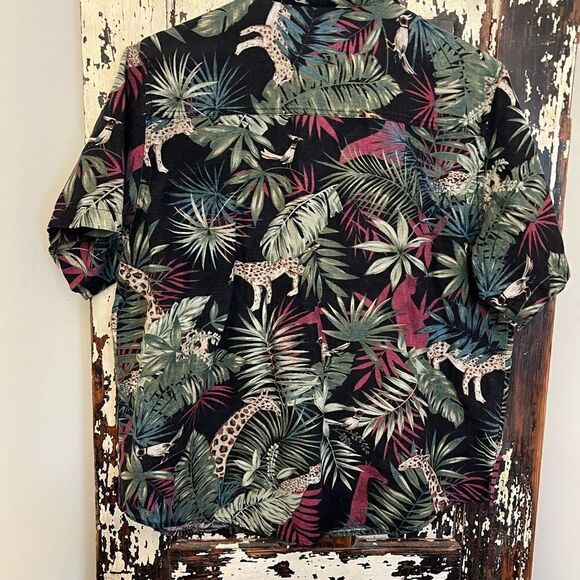 Women’s  E-L-C-C vintage jungle cheetah giraffe button down. Silk linen blend. - Picture 3 of 8